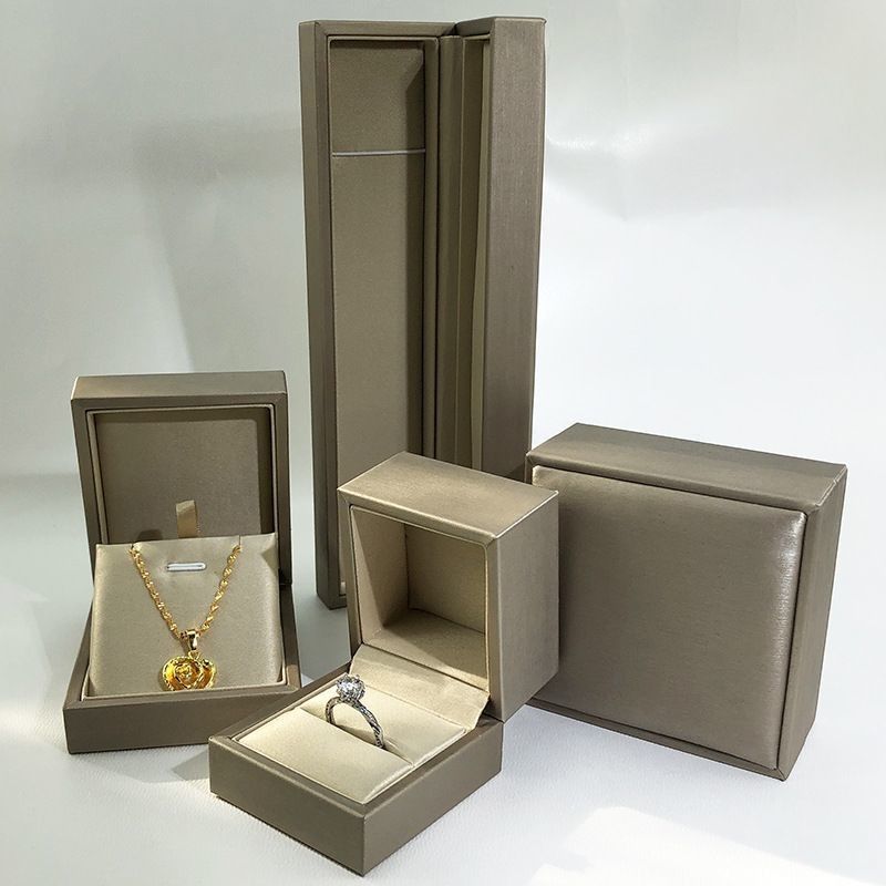 Ivory Board PU Leather Gift Display Boxes Eco Friendly For Ring Jewelry Watch Wallet