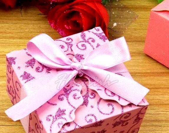Pink Art Paper Customized Gift Box Hot Stamping Bowknot Type Candy Gift Boxes